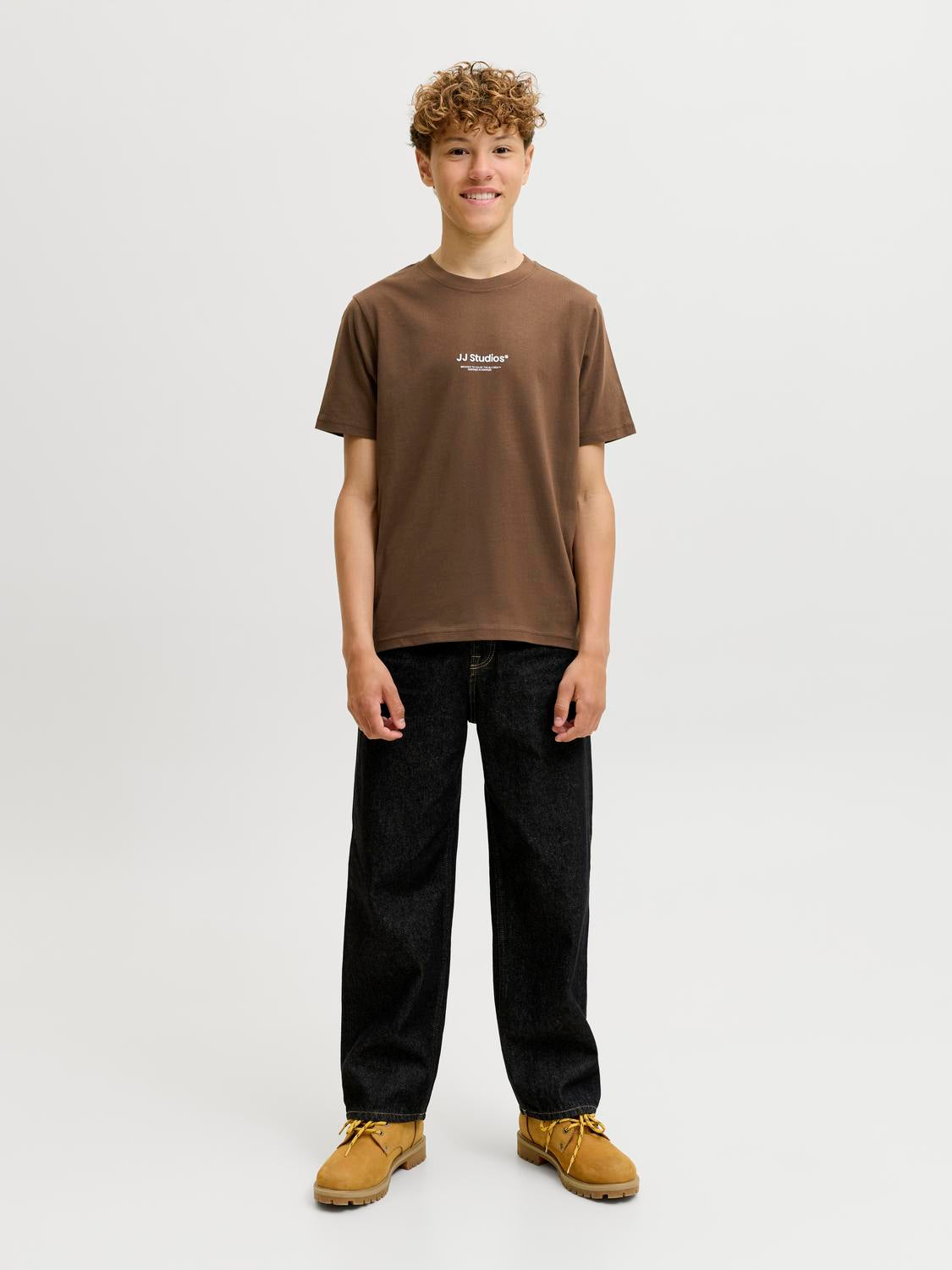 model_shot-front_full